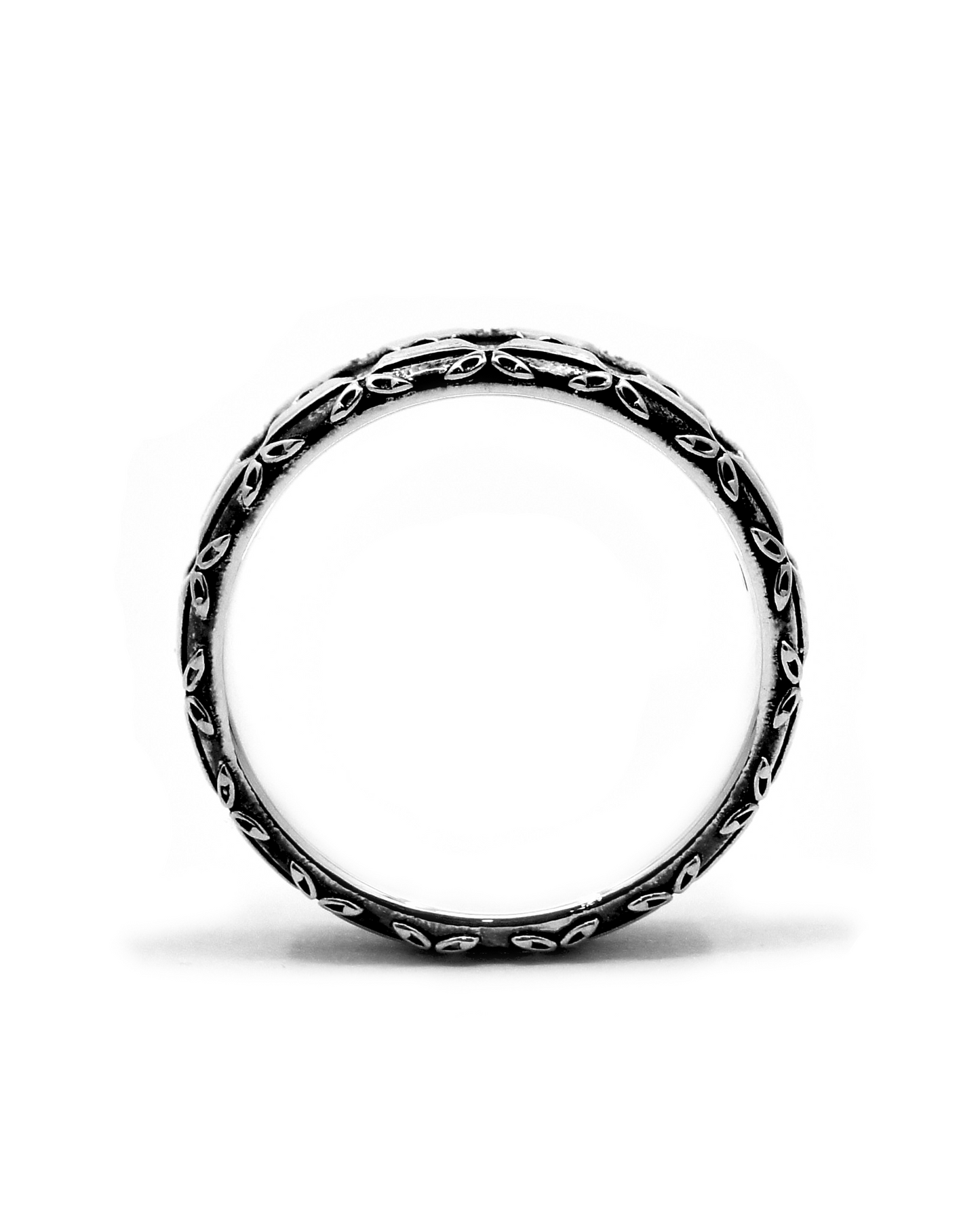 Akute Ornate Rivet Ring