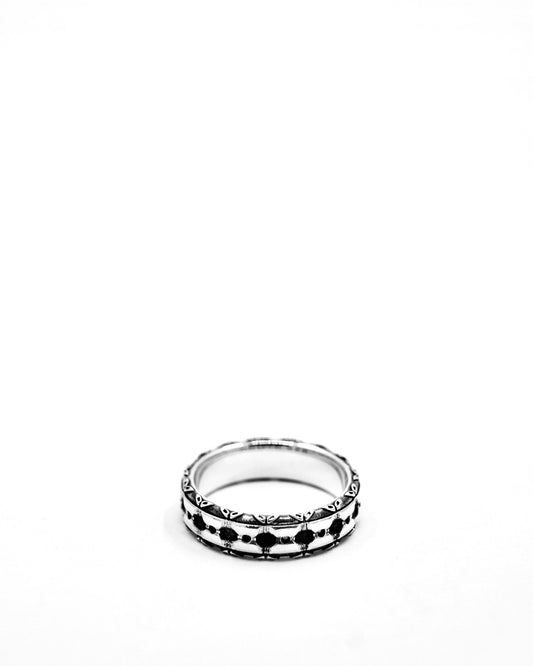 Akute Ornate Rivet Ring