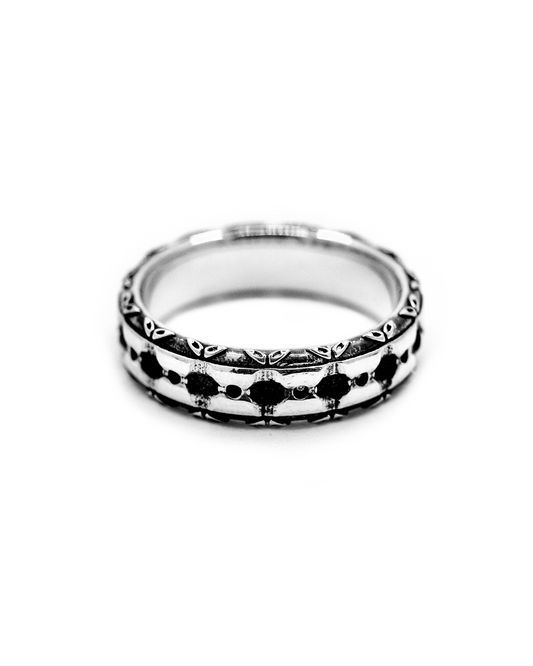 Akute Ornate Rivet Ring